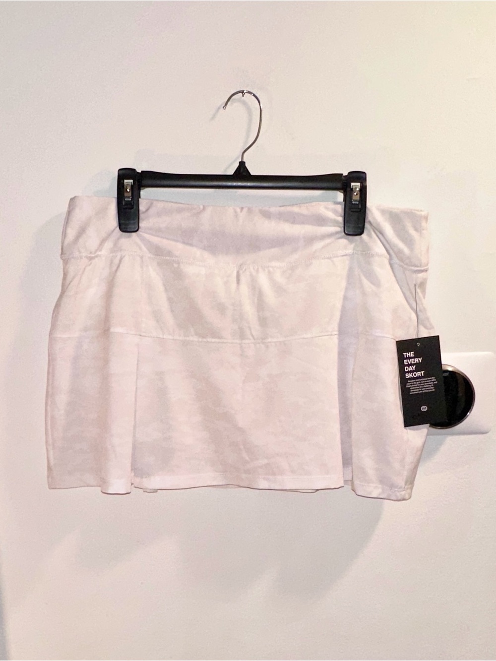 NWT Etonic Everyday Skort in White on White Subtle Print